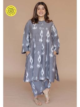 The Indian Ethnic Co. - Ayaat Grey Handloom Ikkat Cotton Straight Kurta
