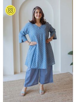 The Indian Ethnic Co. - Ishvi Blue Solid Slub Cotton Straight Pant