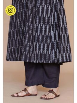The Indian Ethnic Co. - Yashi Black Solid Cotton Flex Straight Pant