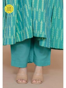 The Indian Ethnic Co. - Yashi Green Solid Cotton Flex Straight Pant