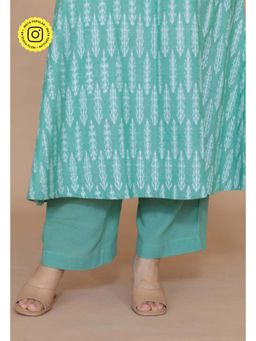 The Indian Ethnic Co. - Yashi Green Solid Cotton Flex Straight Pant