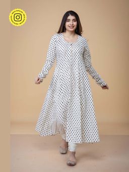 The Indian Ethnic Co. - Akrita White Fakira Mul Kali Kurta