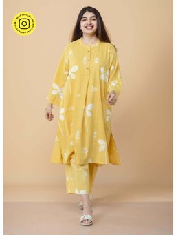 The Indian Ethnic Co. - Women Yellow Cotton Floral Printed Kurta with Pant