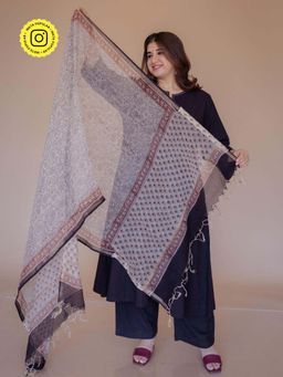 The Indian Ethnic Co. - Off White Floral Bagru Kota Doria Cotton Dupatta