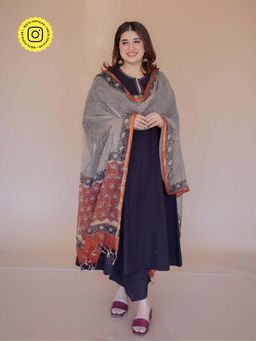 The Indian Ethnic Co. - Off White Stripes Bagru Kota Doria Cotton Dupatta
