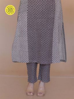 The Indian Ethnic Co. - Prita Black Bagru Cotton Narrow Pant