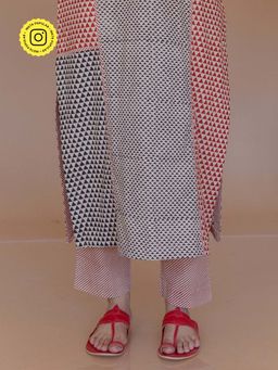 The Indian Ethnic Co. - Prita Red Bagru Cotton Narrow Pant