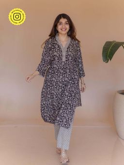 The Indian Ethnic Co. - Avika Black Bagru Cotton Straight Kurta