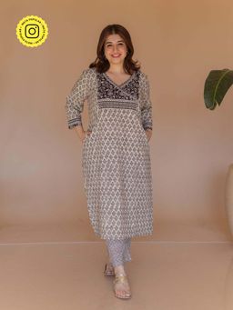 The Indian Ethnic Co. - Ziya Off White Bagru Cotton Straight Kurta