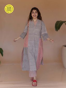 The Indian Ethnic Co. - Rohini Off White Bagru Cotton Straight Kurta