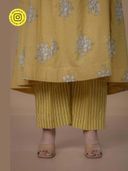 Yellow color option, Currently selected