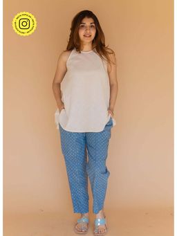 The Indian Ethnic Co. - Parveen Off White Solid Slub Cotton A Line Short Top