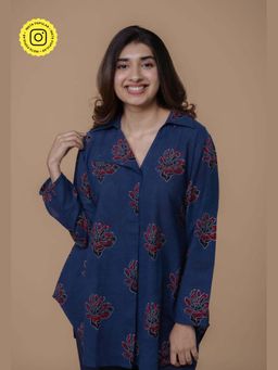 The Indian Ethnic Co. - Veena Blue Dabu Slub Cotton Straight Short Top