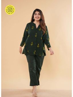 The Indian Ethnic Co. - Kritika Green Dabu Slub Cotton Straight Short Top