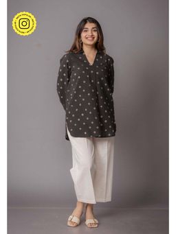 The Indian Ethnic Co. - Zohal Black Bandhani Cotton Straight Short Top