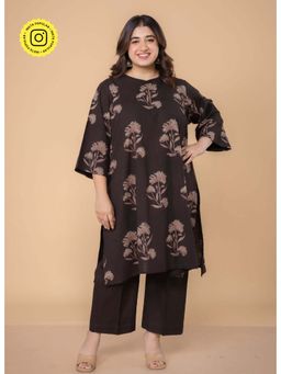 The Indian Ethnic Co. - Zarina Brown Dabu Slub Cotton Straight Kurta