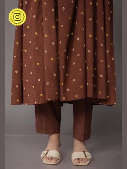 The Indian Ethnic Co. - Prita Brown Solid Slub Cotton Straight Pant