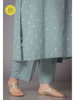 The Indian Ethnic Co. - Prita Green Solid Slub Cotton Narrow Pant
