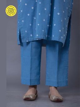 The Indian Ethnic Co. - Yashi Blue Bandhani Slub Cotton Straight Pant
