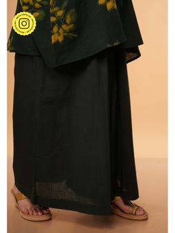 The Indian Ethnic Co. - Sira Green Solid Slub Cotton Flared Pant