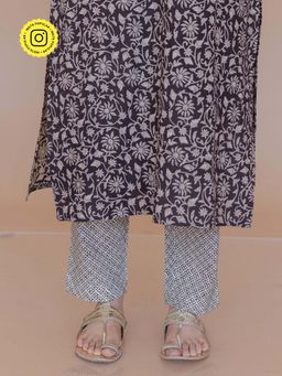 The Indian Ethnic Co. - Prita Off White Bagru Cotton Straight Pant