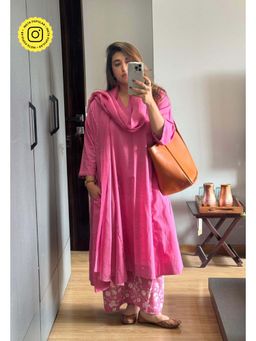 The Indian Ethnic Co. - Kusha Pink Solid Slub Cotton Jhabbha Kali Kurta