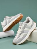Off White color option, Currently selected