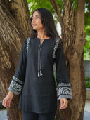 Black color option, Sold out, Currently selected