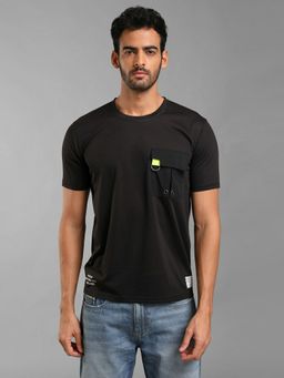 Kazo - Crew Neck T-Shirt with Pocket Detail