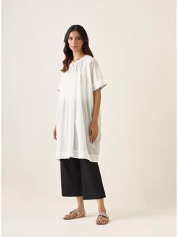 Vinusto - White Pin Tucks Kantha Stitch Kurta and Black Pant (Set of 2)