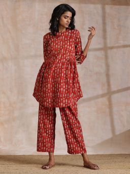 trueBrowns - Rust Red Bagru Fish Print Cotton Gathers Kurta Pant (Set of 2)