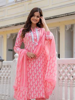Vaamsi - Women Pink Pure Cotton Paisley Yoke Design Straight Suit (Set of 3)