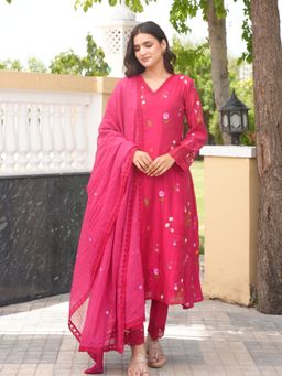 ONEWE INDIA - Dark Pink Chanderi Floral Embroidered Kurta With Pant & Dupatta