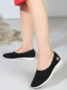 Carlton London - Black Slip On Round Toe Woven Desin Bellies