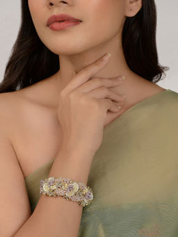 House of D'oro - Akebia Quinata Cluster Bead Bracelets With Shell