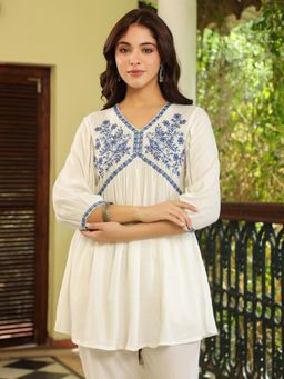SAVI - White Cotton Embroidered Top