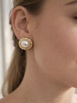 JEWELZ - Elegant Pearl And Gold Round Statement Studs