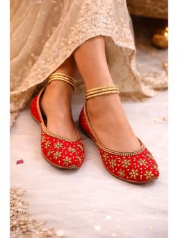 SCENTRA - Women's Comfort Juttis - Red