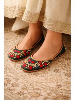 SCENTRA - Women's Comfort Juttis - Green