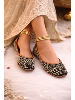 SCENTRA - Women's Comfort Juttis - Black