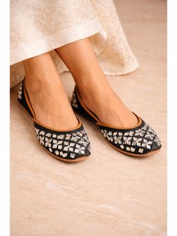 SCENTRA - Women's Comfort Juttis - Black