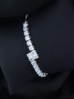I Jewels - Stylish Silver Plated Cubic Zirconia American Diamond Adjustable Bracelet For Women