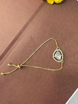 I Jewels - Stylish Gold Plated Kundan Stones Studded Pendant Adjustable Bracelet For Women