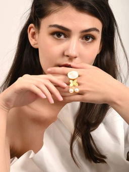 Odette - Matte Gold and Pearl Oversized Finger Ring