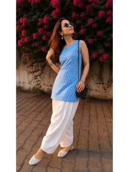 MANOJAVA - Blue Women Printed Regular Kurta with Salwar