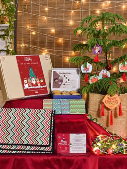 Indigifts - Christmas Decorative Box-Table Mats Coasters Tree Ornaments Bells & Leaf String Light