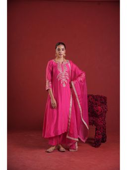 ONEWE INDIA - Fuchsia Pink Embroidered Chanderi Kurta with Pant and Dupatta