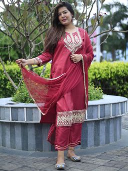 VredeVogel - Maroon Women Kurta with Pant and Dupatta