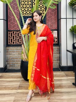 VredeVogel - Yellow Women Kurta with Pant and Dupatta