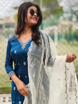 VredeVogel - Blue Women Kurta with Pant and Dupatta